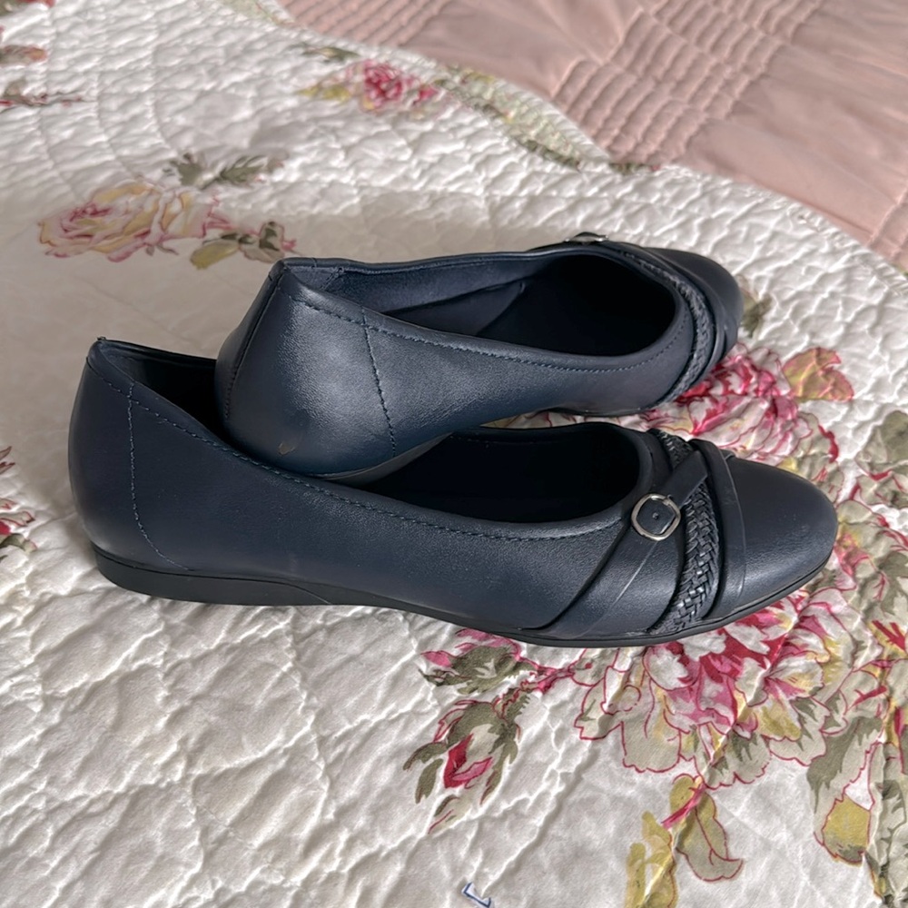[COMPLETELY BRAND NEW!] Pleather Navy Blue Flats, Women’s Size 7.5
